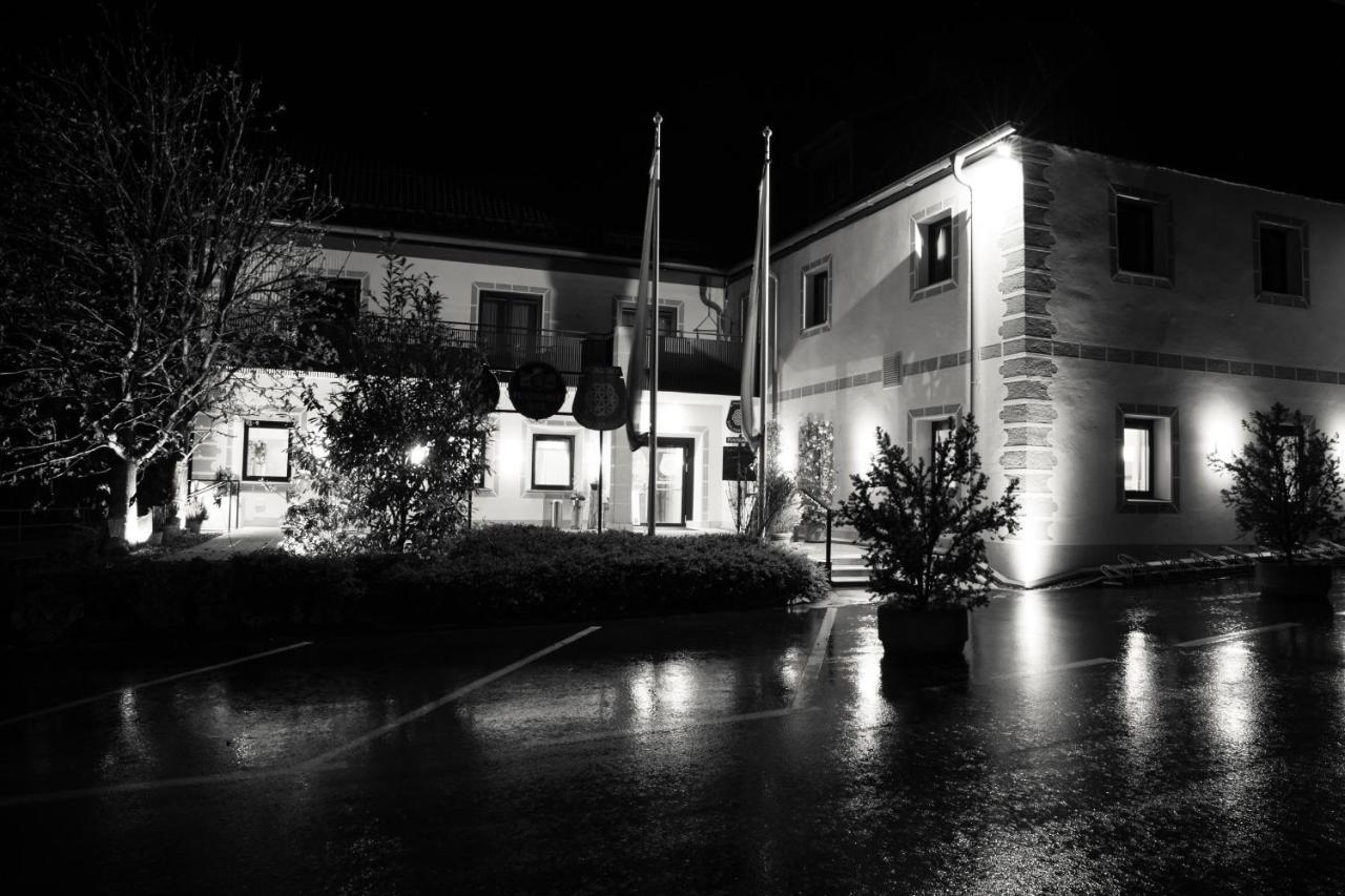 Schlosstaverne Thannhausen Weiz Bagian luar foto
